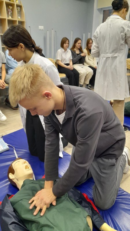 С 20 по 25 октября обучающиеся медицинских классов организовали в лицее масштабную акцию "Запусти сердце ". С 20 по 25 октября обучающиеся медицинских классов организовали в лицее масштабную акцию "Запусти сердце "..