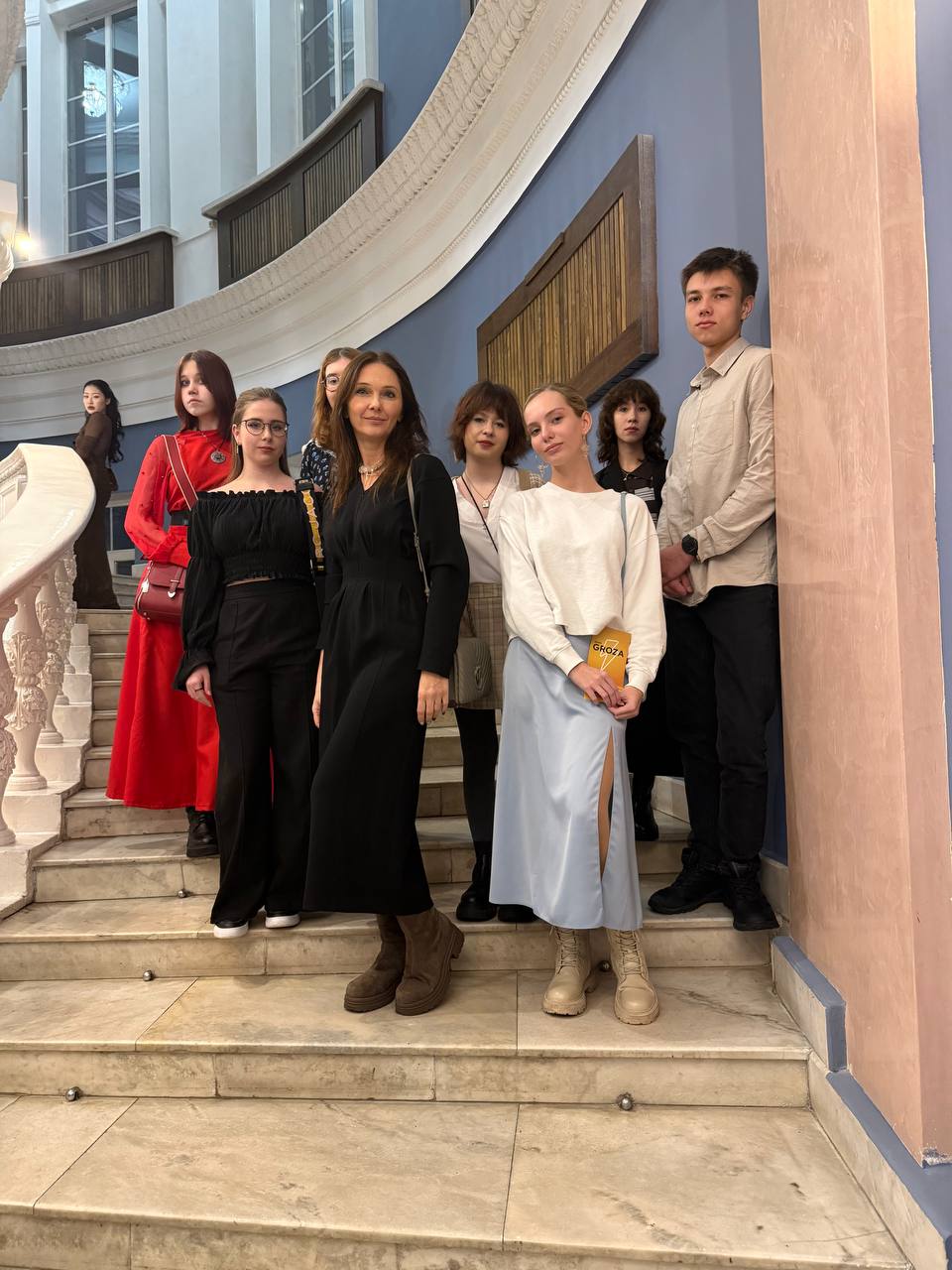 10Л класс посетили калининградский драматический театр 10Л класс посетили калининградский драматический театр.