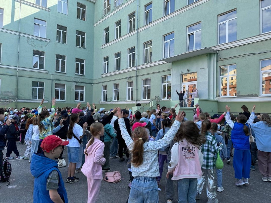 Торжественно открылись ?.